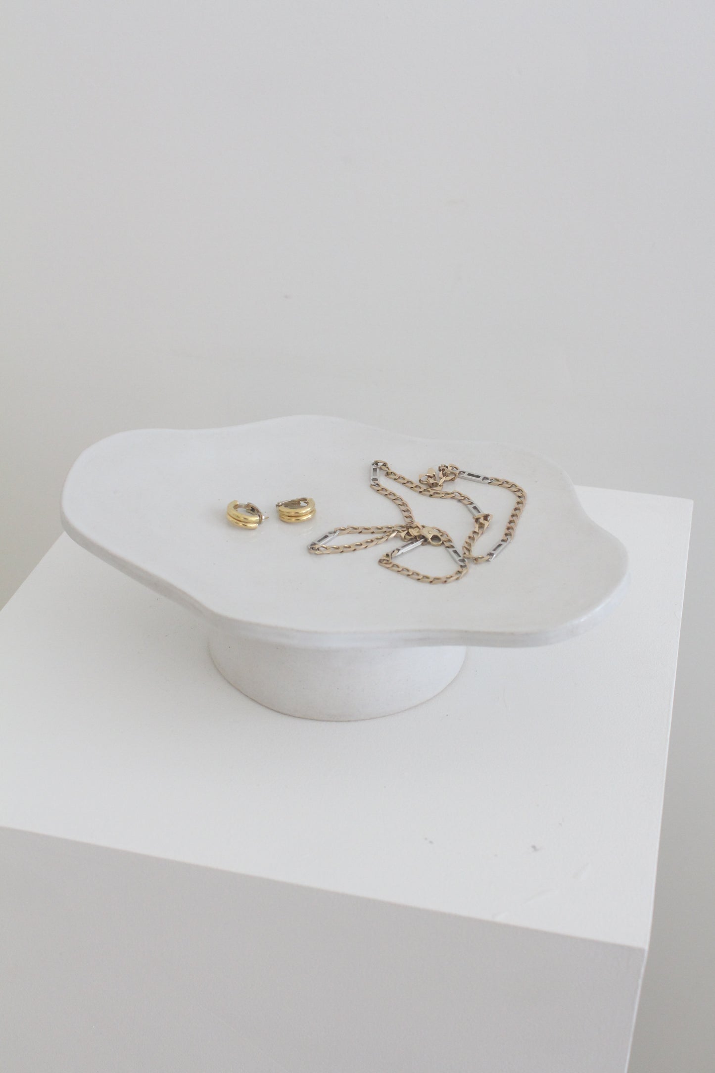 Amoeba Plate - Phantom White